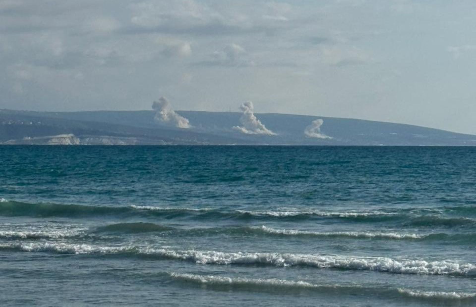 تفجير منازل في شمع واستهدافات لقرى جنوبية.. الجيش الإسرائيلي: أكثر من 200 غارة على أهداف تابعة للحزب